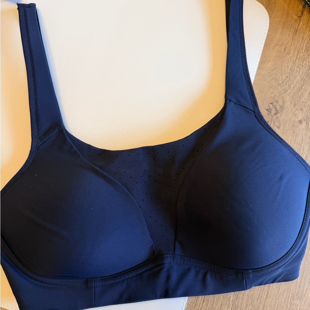 lululemon athletica Black Wireless Perforated Sports Bra - 34D - NWT